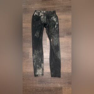 ALO Yoga Black and Tan High Waisted Camo Leggings Size Medium